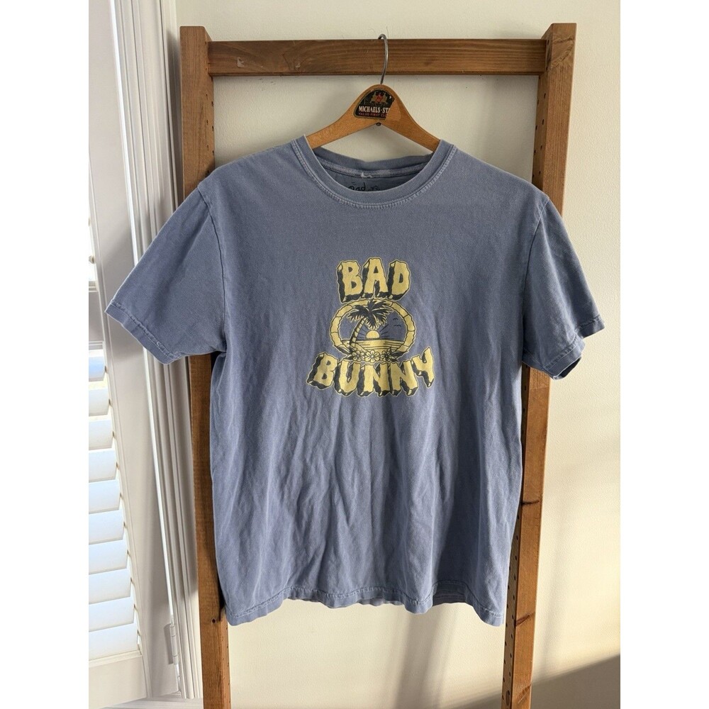 Bad Bunny Worlds Hottest Tour T Shirt Size Medium 2022 Un Verano Sin Ti Merch